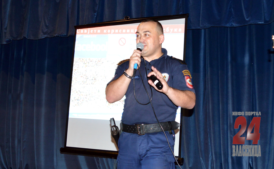 ОДРЖАНО ЕДУКАТИВНО ПРЕДАВАЊЕ О РИЗИЦИМА КОРИШЋЕЊА ДРУШТВЕНИХ МРЕЖА