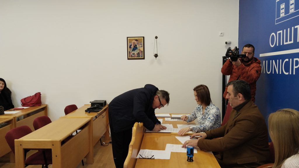 ПОТПИСАНИ УГОВОРИ О СТИПЕНДИРАЊУ СТУДЕНАТА И УЧЕНИКА