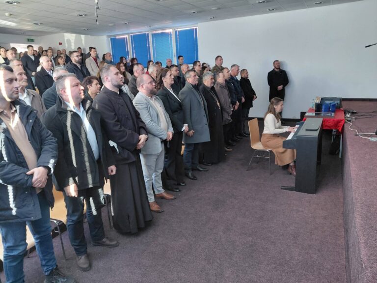 ОСНОВЦИ И СРЕДЊОШКОЛЦИ ЗАЈЕДНО ПРОСЛАВИЛИ СВЕTОГ САВУ