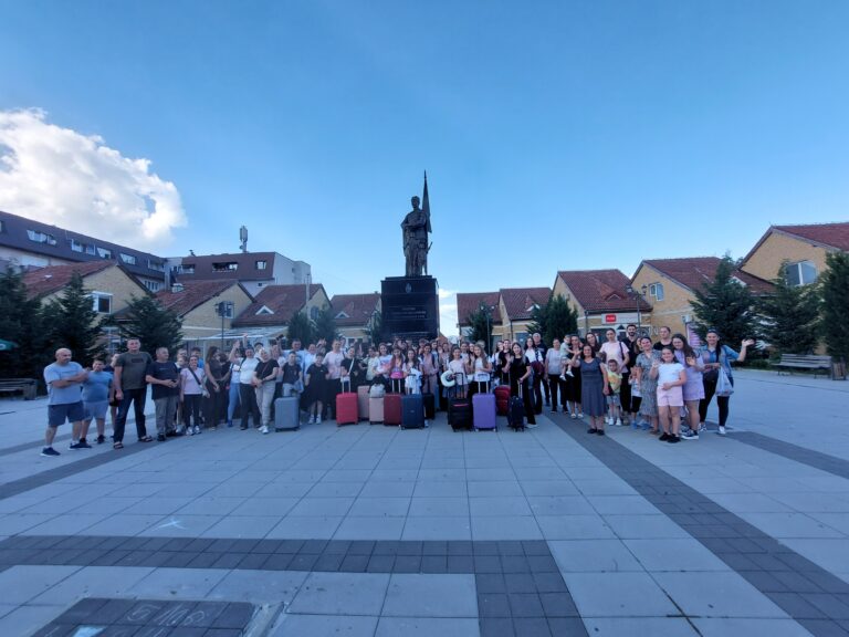 ДЈЕЦА СА КОСОВА И МЕТОХИЈЕ ДОПУТОВАЛА У ВЛАСЕНИЦУ