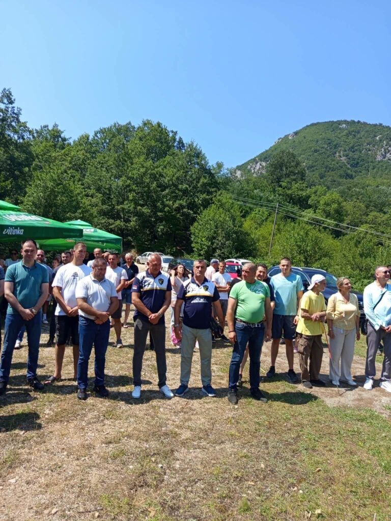 ЧУВАЊЕМ УСПОМЕНЕ НА ЈУНАКЕ ЧУВАМО ТЕМЕЉЕ БУДУЋНОСТИ