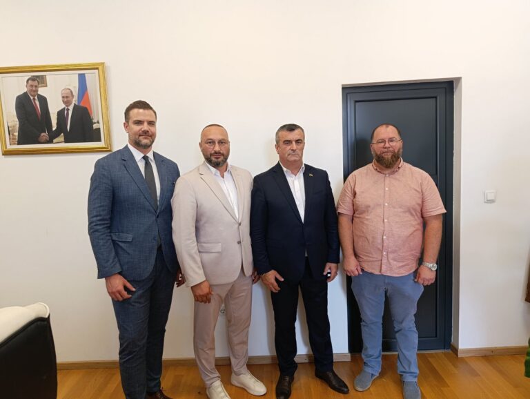 ОСНОВНА ШКОЛА ДОБИЛА НАМЈЕШТАЈ И ОПРЕМУ ИЗ АУСТРИЈЕ